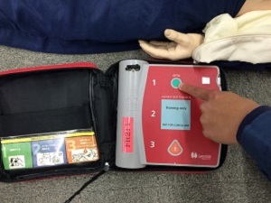 AED使用法手順の画像その2